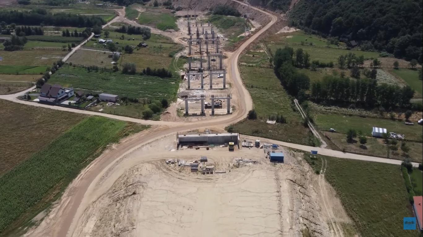 Unul dintre cele mai impresionante proiecte în construcţie din România. Imagini cu viaductul de la Tălmăcel. FOTO şi VIDEO