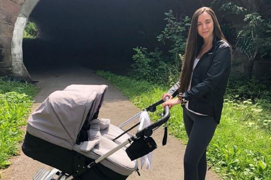 O mamă a fost diagnosticată cu o boală teribilă, la scurt timp după ce a născut gemeni, în Anglia Laura şi soţul ei au două fete, însă acum bărbatul trebuie să se ocupe exclusiv de ele