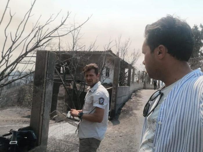 Reporterul Observator care a trăit iadul incendiilor din Grecia, interviu pentru presa elenă: "Nicio naţiune nu va permite Capitalei sale să ardă"