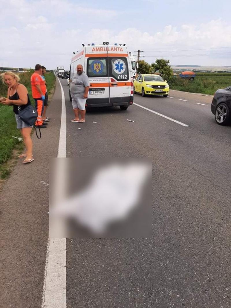 Bărbat spulberat de TIR la scurt timp după ce a coborât din mașină, în apropiere de Bârlad. Victima avea 34 de ani Bărbat spulberat de TIR la scurt timp după ce a coborât din mașină, în apropiere de Bârlad. Victima avea 34 de ani
