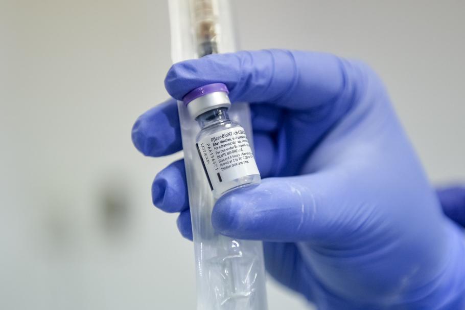 vaccinare în România medic în timpul vaccinării anti-COVID