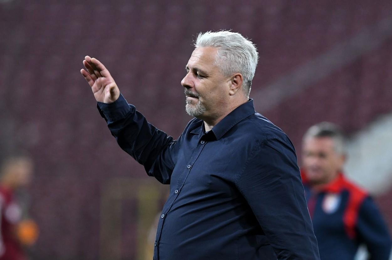 Şumudică l-a reprimit pe Chipciu în lot din "bunătate" şi după ce s-a consultat cu cei mai importanţi jucători ai echipei Şumudică l-a reprimit pe Chipciu în lot din "bunătate" şi după ce s-a consultat cu cei mai importanţi jucători ai echipei