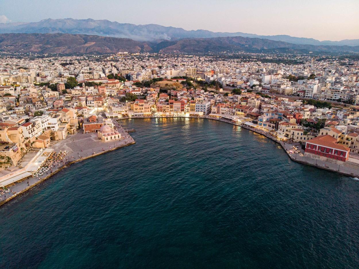 Grecia interzice circulaţia pe timp de noapte în două dintre cele mai populare insule. Erau destinaţii preferate de români Grecia interzice circulaţia pe timp de noapte în două dintre cele mai populare insule. Erau destinaţii preferate de români