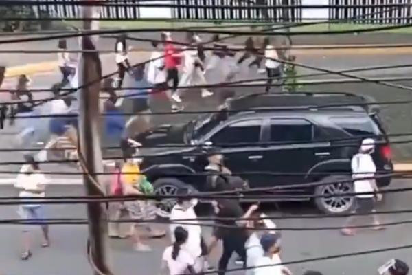 Agitaţie pe străzile din Manila: mii de oameni au luat cu asalt centrele de vaccinare înainte ca oraşul să intre din nou în carantină - VIDEO