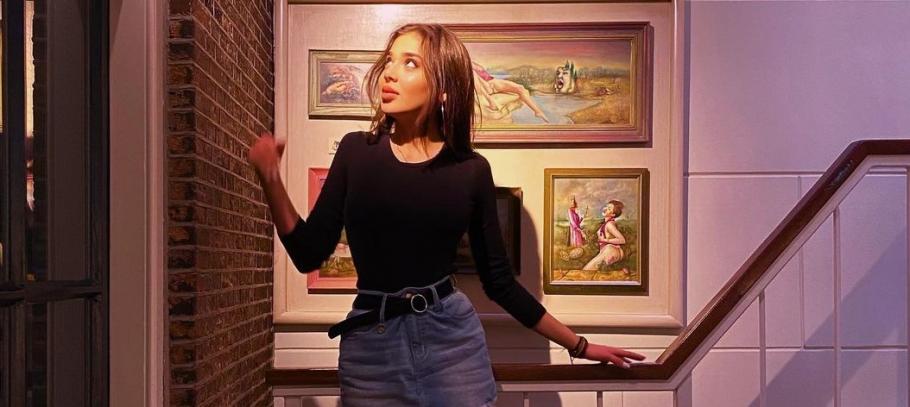 O tânără din Turcia riscă să ajungă 3 ani la închisoare după ce a distribuit imagini obscene din Muzeul Sexului: "E o situaţie ridicolă" O tânără din Turcia riscă să ajungă 3 ani la închisoare după ce a distribuit imagini obscene din Muzeul Sexului: "E o situaţie ridicolă"