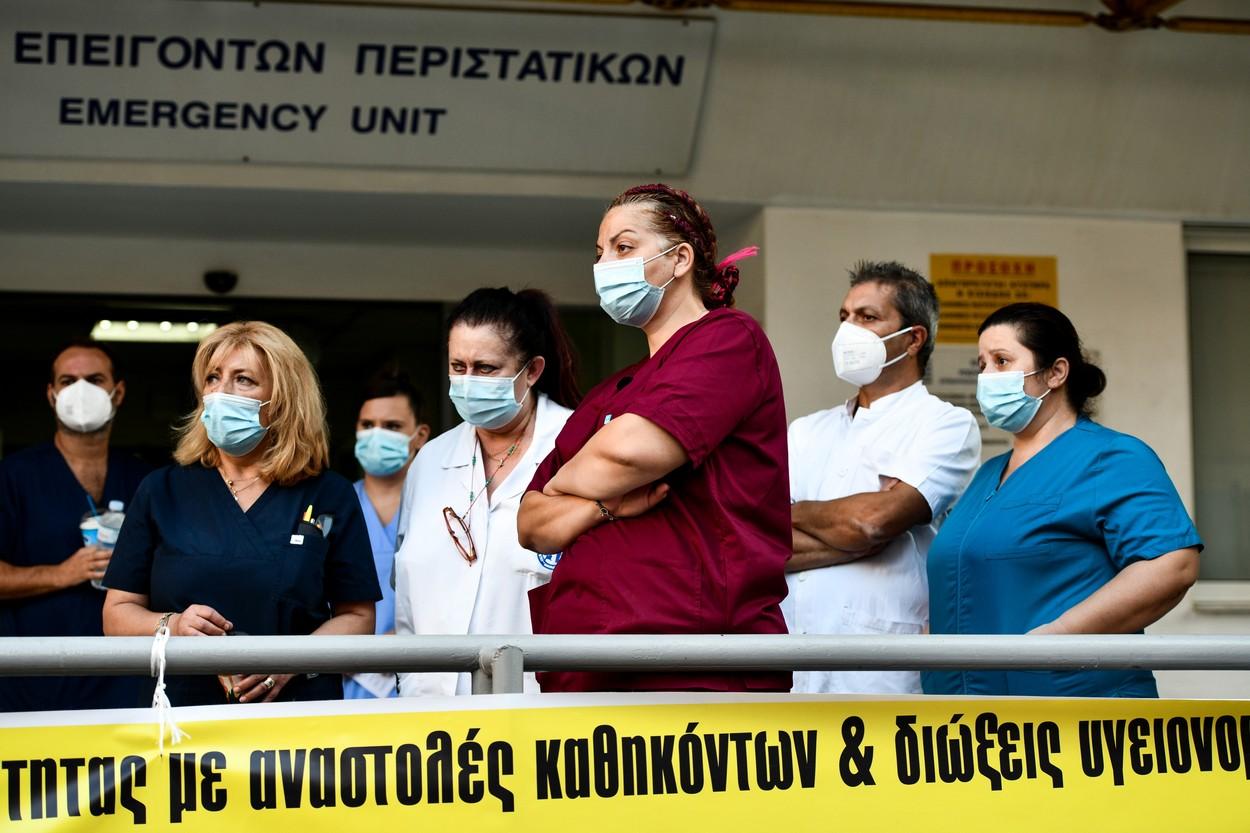 Grecia rămâne 8.000 de cadre medicale dintr-un foc: persoanele nevaccinate vor fi suspendate, fără plată Grecia rămâne 8.000 de cadre medicale dintr-un foc: persoanele nevaccinate vor fi suspendate, fără plată