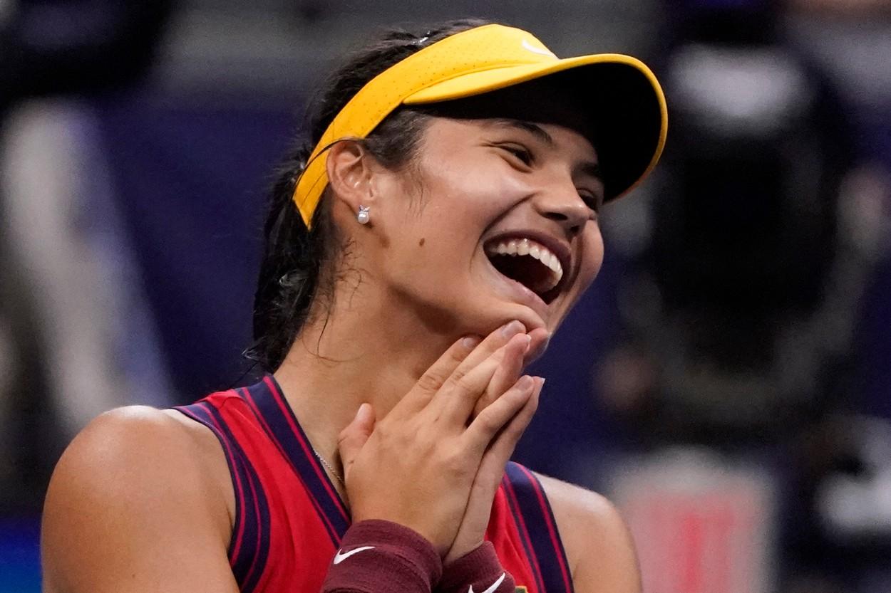 Emma Răducanu e prima sportivă care ajunge în finala US Open, venită din calificări: "Nu îmi vine să cred. Este o nebunie" Emma Răducanu e prima sportivă care ajunge în finala US Open, venită din calificări: "Nu îmi vine să cred. Este o nebunie"