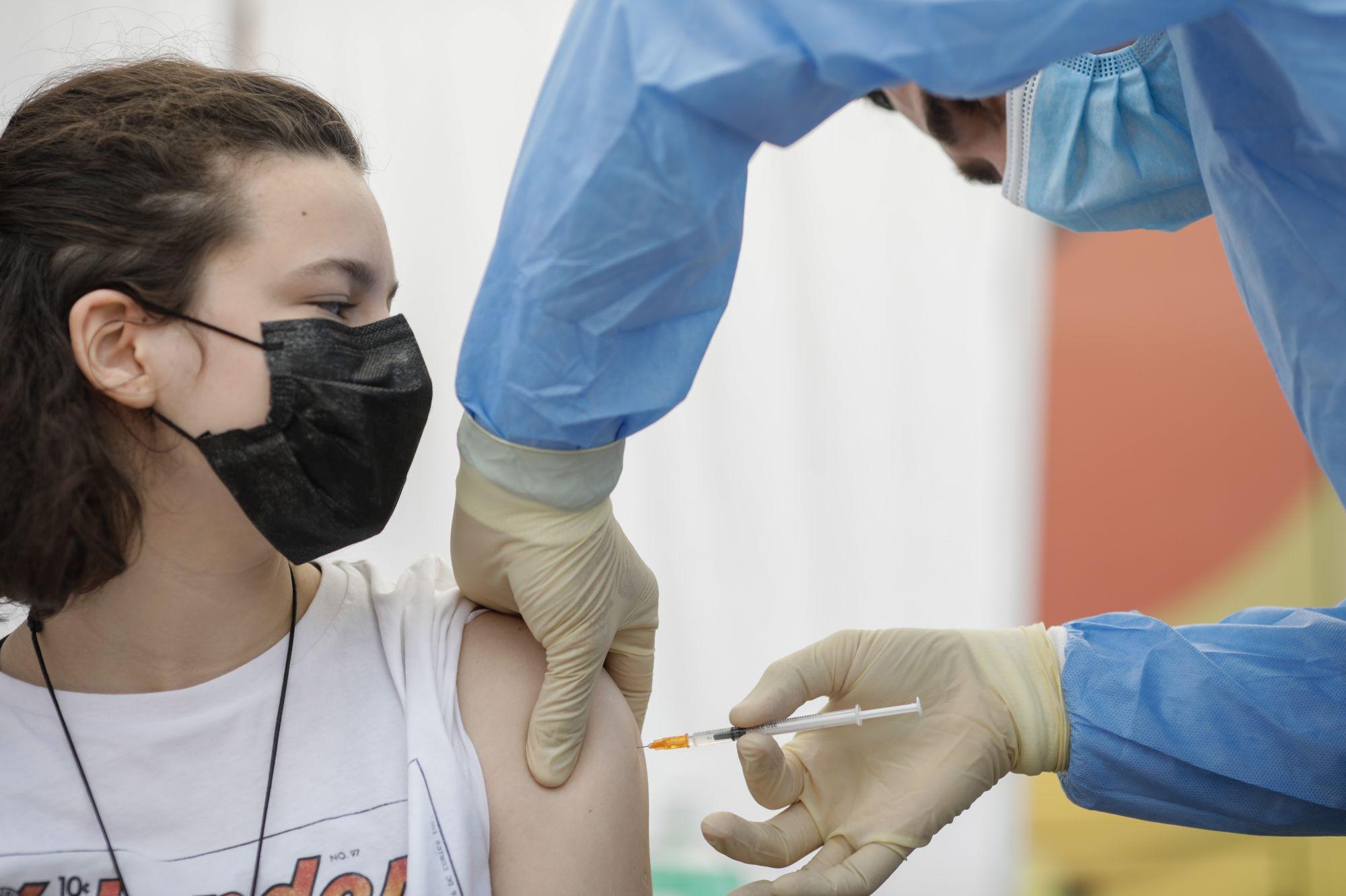 Cum se acordă voucherele de 100 de lei pentru cei care se vaccinează anti-COVID și de unde pot fi ridicate Cum se acordă voucherele de 100 de lei pentru cei care se vaccinează anti-COVID și de unde pot fi ridicate