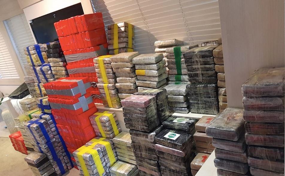Captură impresionantă în Marea Britanie: peste două tone de cocaină, valorând 190 de milioane de euro, confiscate de pe un iaht de lux - VIDEO Captură impresionantă în Marea Britanie: peste două tone de cocaină, valorând 190 de milioane de euro, confiscate de pe un iaht de lux - VIDEO