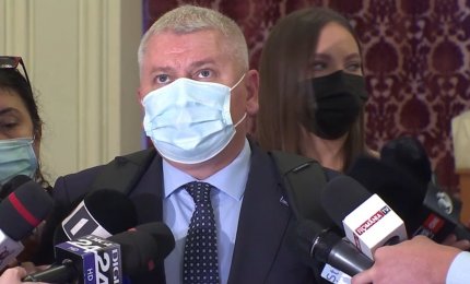 Florin Roman, deputat PNL, îşi dă ochii peste cap la întrebările jurnaliştilor