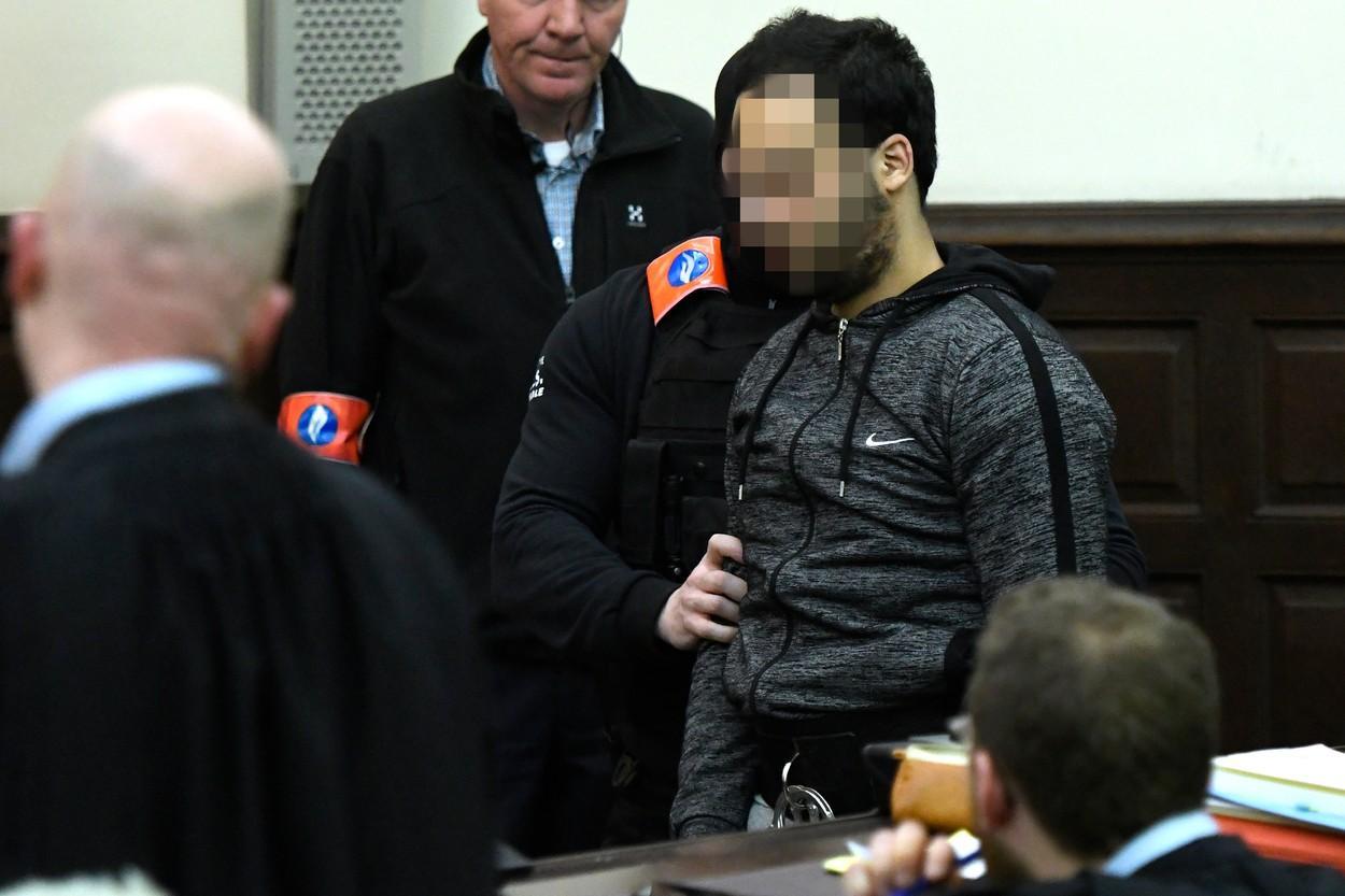 Cum se apără teroristul de la Bataclan: "Am atacat Franţa, am vizat populaţia, dar nu a fost nimic personal". Procesul, considerat a fi unul "istoric" Cum se apără teroristul de la Bataclan: "Am atacat Franţa, am vizat populaţia, dar nu a fost nimic personal". Procesul, considerat a fi unul "istoric"