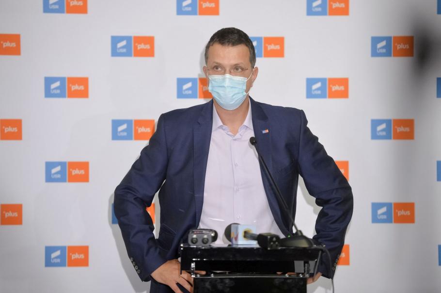 Ionuţ Moşteanu acuză CCR că face jocurile politice ale lui Florin Cîţu Ionuţ Moşteanu acuză CCR că face jocurile politice ale lui Florin Cîţu