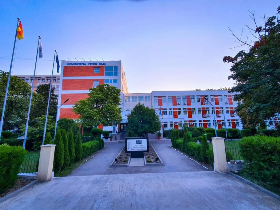 Universitatea din Ploieşti cazează în campus studenţi vaccinaţi sau nevaccinaţi. Ei pot face o cerere dacă vor să stea singuri, cu unu sau doi colegi în cameră Universitatea din Ploieşti cazează în campus studenţi vaccinaţi sau nevaccinaţi. Ei pot face o cerere dacă vor să stea singuri, cu unu sau doi colegi în cameră