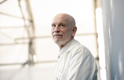 Actorul american John Malkovich va juca rolul dirijorului român Sergiu Celibidache în filmul Cravata Galbenă