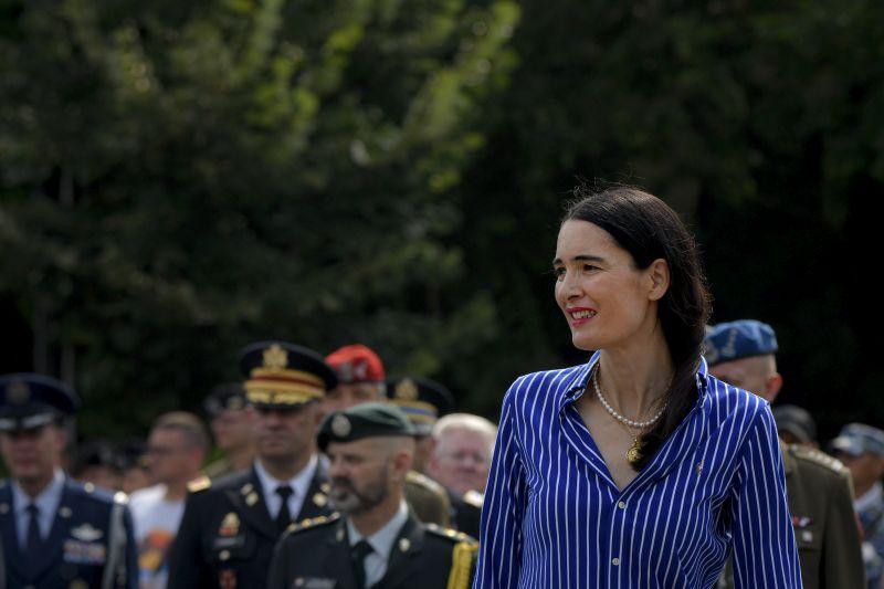 Primarul sectorului 1, Clotilde Armand participa la o ceremonie militara organizata cu ocazia sarbatorii Zilei Aviatiei Romane si a Fortelor Aeriene Primarul sectorului 1, Clotilde Armand participa la o ceremonie militara organizata cu ocazia sarbatorii Zilei Aviatiei Romane si a Fortelor Aeriene