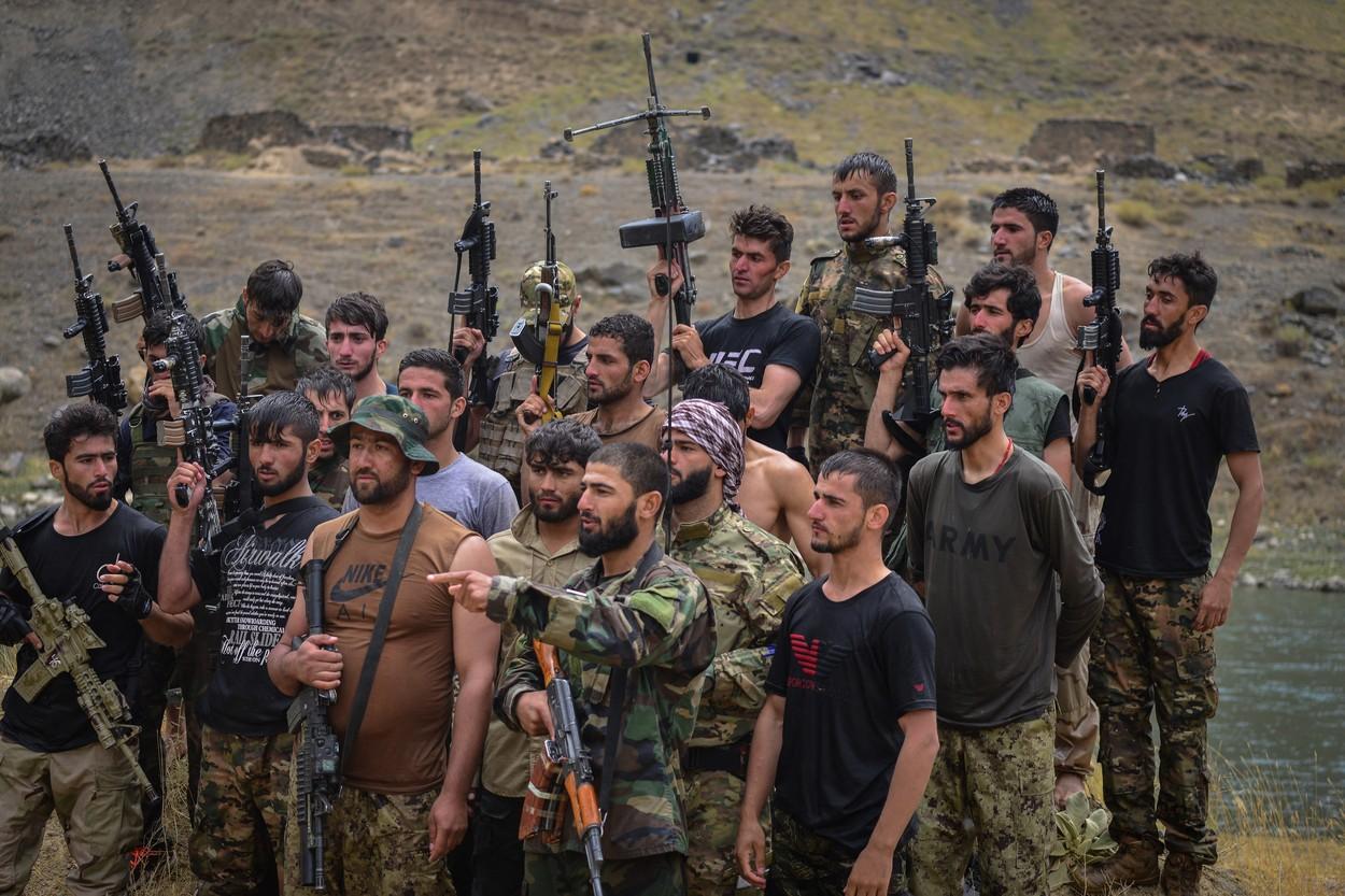 Luptători afgani, care se opun ocupaţiei talibane în Panjshir Luptători afgani, care se opun ocupaţiei talibane în Panjshir