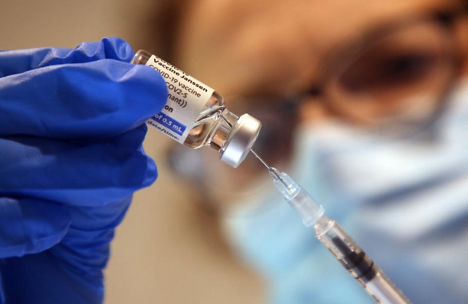 Johnson & Johnson pregăteşte a doua doză de vaccin: "Are o eficacitate de 94%" Johnson & Johnson pregăteşte a doua doză de vaccin: "Are o eficacitate de 94%"