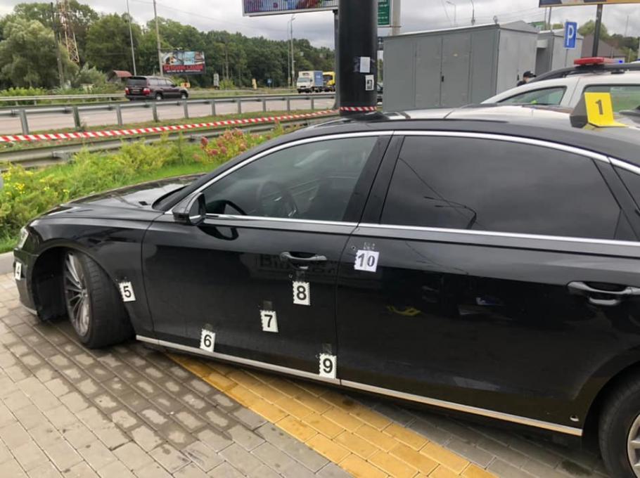 Tentativă de asasinat în Ucraina: maşina celui mai apropiat consilier al preşedintelui Zelensky, ciuruită de gloanţe. Poliţia a declanşat "vânătoarea" în Kiev Tentativă de asasinat în Ucraina: maşina celui mai apropiat consilier al preşedintelui Zelensky, ciuruită de gloanţe. Poliţia a declanşat "vânătoarea" în Kiev