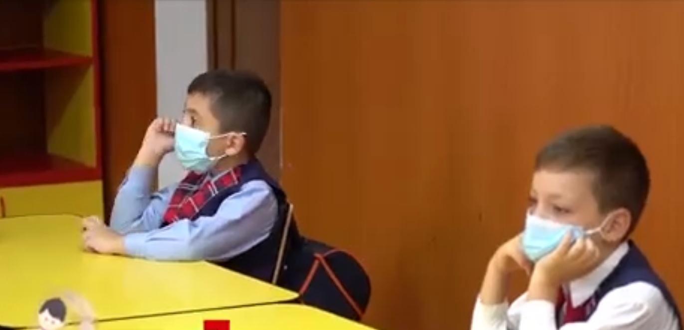 Reguli inedite în şcolile din România. Ce se întâmplă dacă un copil e depistat pozitiv: colegii care vor intra obligatoriu în carantină
