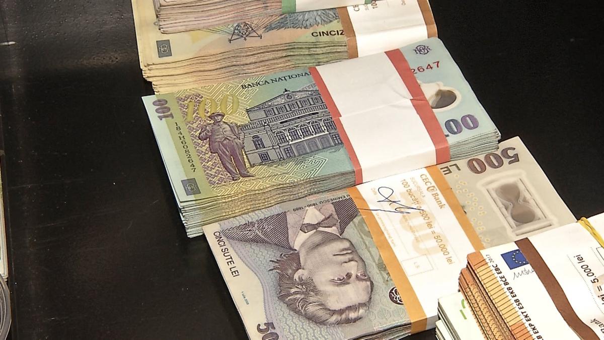 Veste proastă pentru românii cu credite: ROBOR la 3 luni creşte puternic pe final de săptămână Veste proastă pentru românii cu credite: ROBOR la 3 luni creşte puternic pe final de săptămână