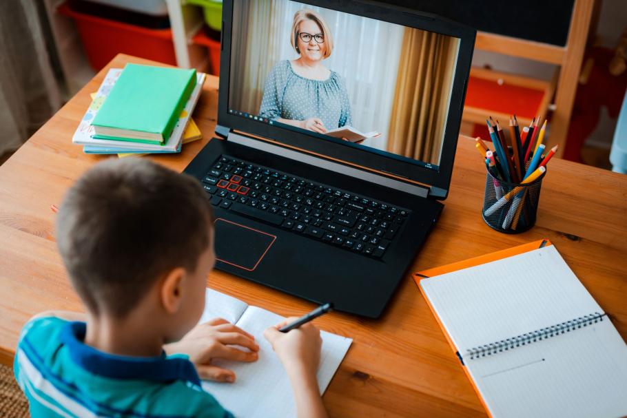 Ministerul Educaţiei a publicat lista localităţilor care au depăşit rata de incidenţă de 6 la mie şi în care elevii vor învăţa online Ministerul Educaţiei a publicat lista localităţilor care au depăşit rata de incidenţă de 6 la mie şi în care elevii vor învăţa online