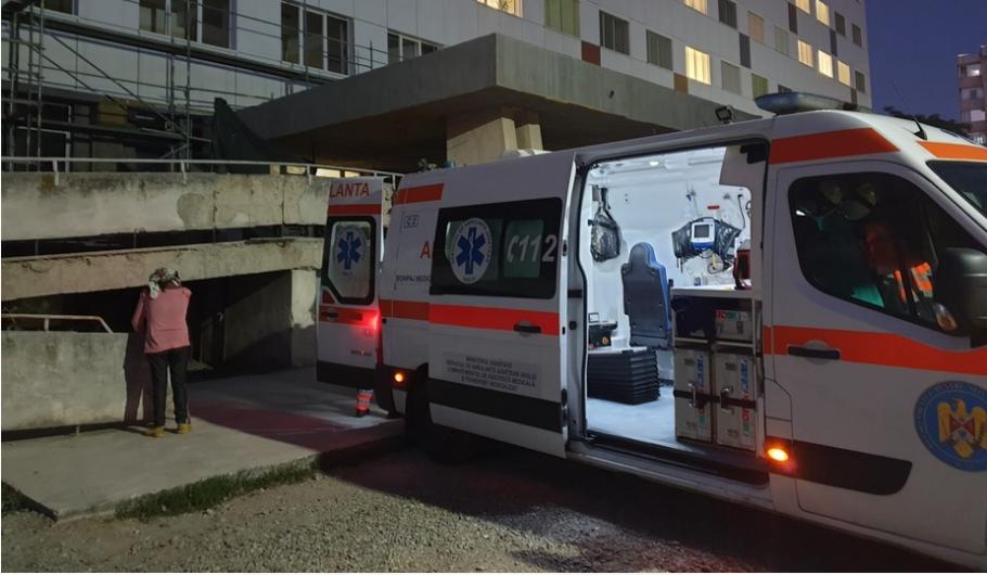 Un copilaş în vârstă de doar 5 ani din Bârlad se zbate între viaţă şi moarte după ce a băut o soluţie pentru deparazitarea oilor. A crezut că e suc Un copilaş în vârstă de doar 5 ani din Bârlad se zbate între viaţă şi moarte după ce a băut o soluţie pentru deparazitarea oilor. A crezut că e suc