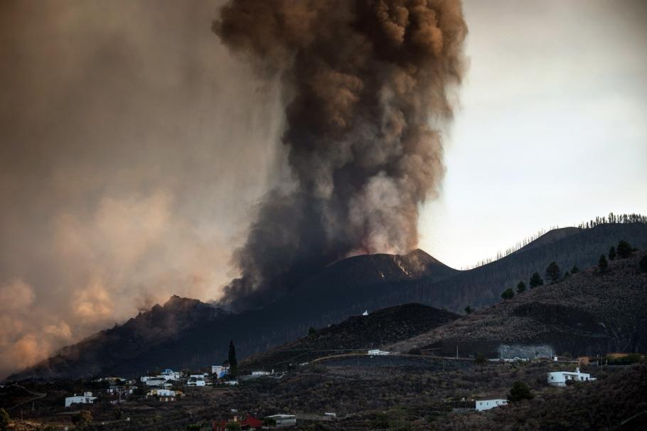 Vulcanul Cumbre Vieja erupție vulcanică în Insulele Canare