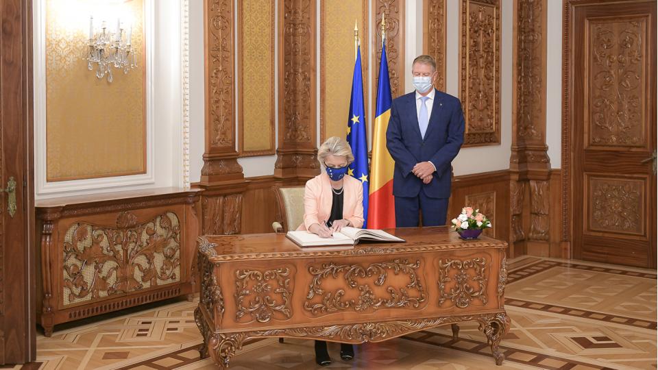 Ursula Von der Leyen, despre creşterea preţurilor la energie: "Avem de-a face cu un fenomen global. Preţurile la gaze naturale cresc pe întreaga planetă" Ursula Von der Leyen, despre creşterea preţurilor la energie: "Avem de-a face cu un fenomen global. Preţurile la gaze naturale cresc pe întreaga planetă"