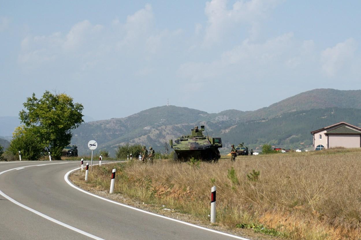 Trupele NATO, mobilizate la graniţa dintre cele două state