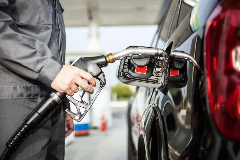Prețul petrolului a depășit 80 de dolari pe baril pentru prima dată în ultimii trei ani. Experții prezic o criză mondială de petrol Prețul petrolului a depășit 80 de dolari pe baril pentru prima dată în ultimii trei ani. Experții prezic o criză mondială de petrol