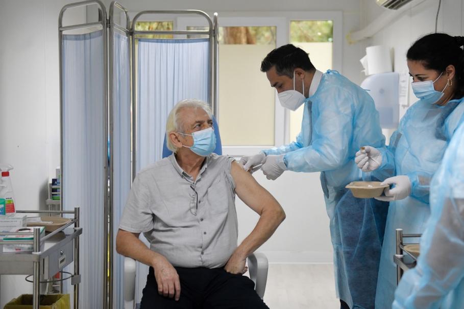 Presedintele CNCAV participa la campania de vaccinare a cadrelor medicale Presedintele CNCAV participa la campania de vaccinare a cadrelor medicale