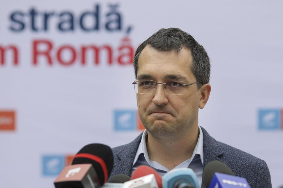 Vlad Voiculescu se revoltă la intenția de a ține școlile deschise la o incidență de 6 la mie: ”Când casa arde nu te apuci să schimbi planul de evacuare!” Vlad Voiculescu se revoltă la intenția de a ține școlile deschise la o incidență de 6 la mie