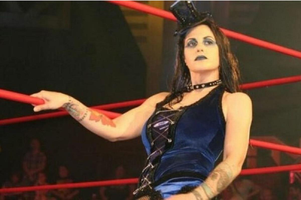 O vedetă din wrestling a fost găsită moartă, la două zile după ce s-a filmat cu un pistol în mână Vedeta din wrestling a murit la numai 46 de ani