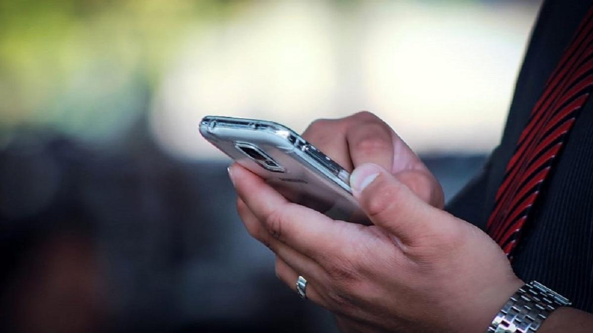 Italianca ar fi fost înştiinţată prin sms că iubitul ei român s-a sinucis Italianca ar fi fost înştiinţată prin sms că iubitul ei român s-a sinucis