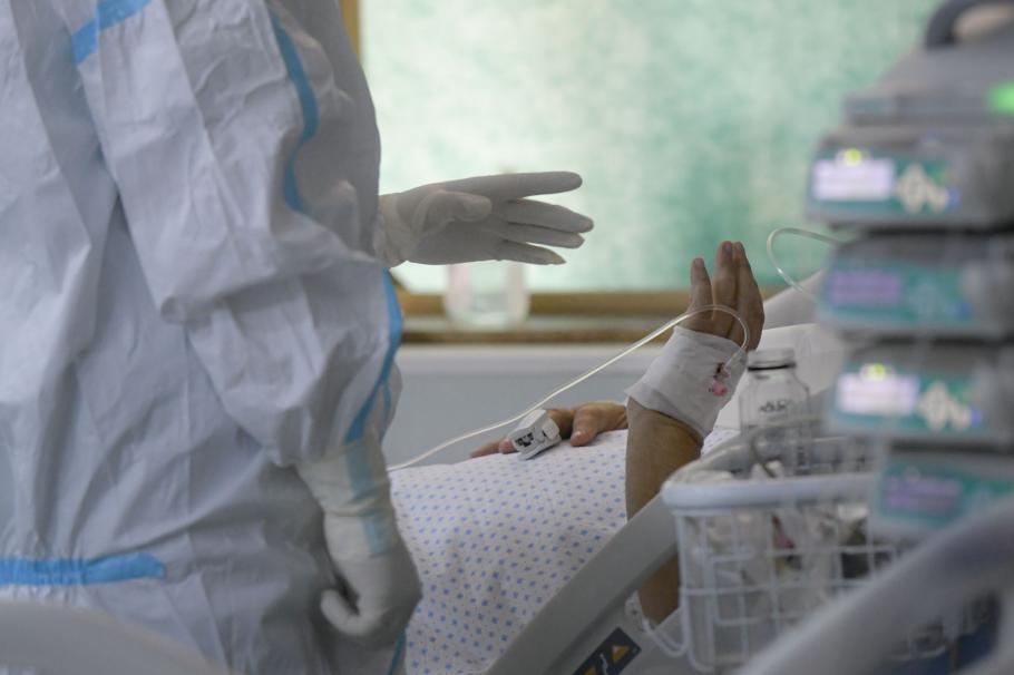 Bolnavii din două mari spitale din Bucureşti, Malaxa şi Sfântul Ioan, sunt externaţi pentru a face loc pacienţilor cu COVID Bolnavii din două mari spitale din Bucureşti, Malaxa şi Sfântul Ioan, sunt externaţi pentru a face loc pacienţilor cu COVID