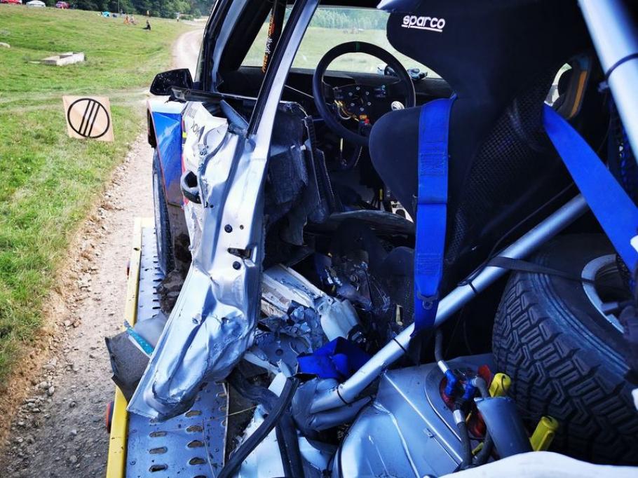 Accident grav la Raliul din Iaşi. Pilotul Adrian Răspopa, în stare critică, după ce maşina sa a lovit violent un cap de pod Accident grav la Raliul din Iaşi. Pilotul Adrian Răspopa, în stare critică, după ce maşina sa a lovit violent un cap de pod