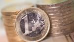Euro urcă la un nou maxim istoric faţă de leu