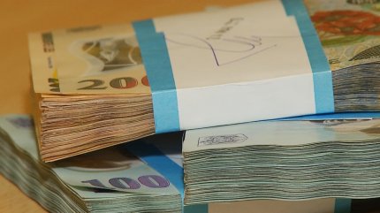 Leul - singura monedă din regiune care s-a depreciat în acest an. Criza politică trimite cursul la noi maxime istorice