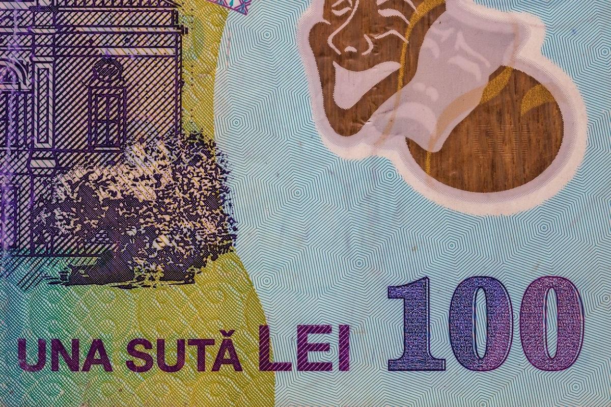 Bărbat din Teleorman, cercetat penal după ce a lăsat 100 de lei drept mită în portiera maşinii de poliţie care l-a oprit în trafic Bărbatul din Teleorman a vrut să le dea mită poliţiştilor pentru a nu rămâne fără permisul de conducere
