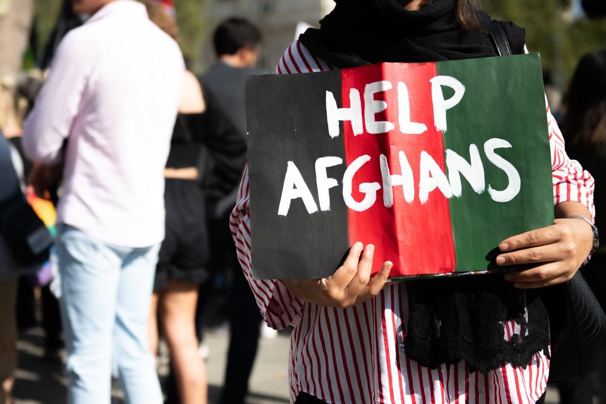Talibanii vor permite plecarea din Afganistan a 200 de civili americani şi cetăţeni de alte naţionalităţi. Plecările ar urma să aibă loc joi Talibanii vor permite plecarea din Afganistan a 200 de civili americani şi cetăţeni de alte naţionalităţi. Plecările ar urma să aibă loc joi