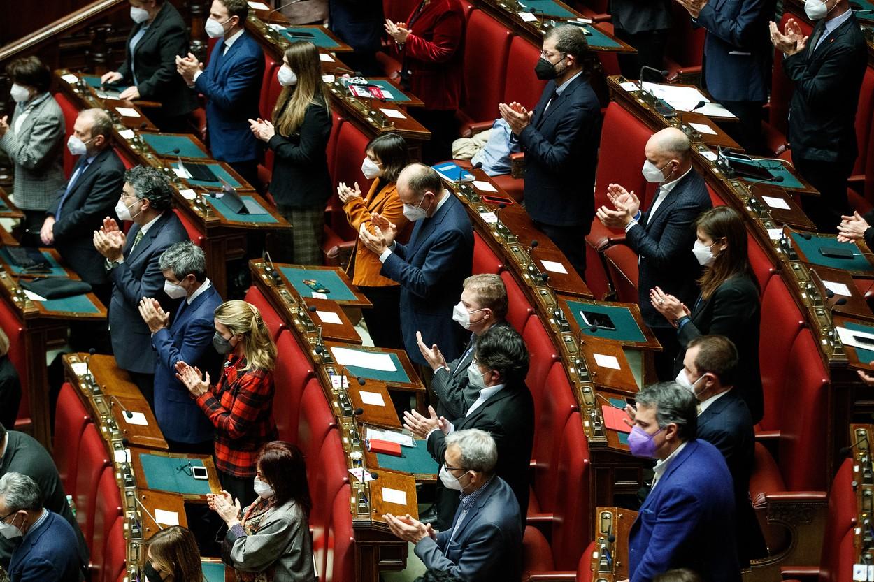 David Sassoli a murit. Steagurile UE de la Bruxelles au fost coborâte în bernă, oficialii au ținut un moment de reculegere emoționant