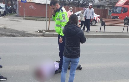 o fetiță de 11 ani a murit după ce a fost lovită de o mașină a poliției, în București