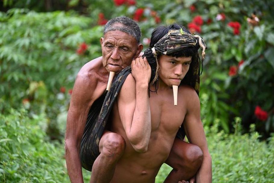 Indigenul şi tatăl său