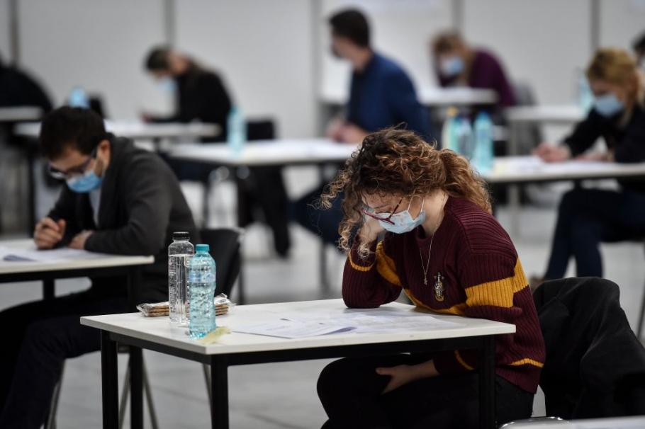 Când se închide școala și când trece o clasă în online. De luni, toate şcolile şi grădiniţile din ţară sunt cu prezenţă fizică Când se închide școala și când trece o clasă în online. De luni, toate şcolile şi grădiniţile din ţară sunt cu prezenţă fizică