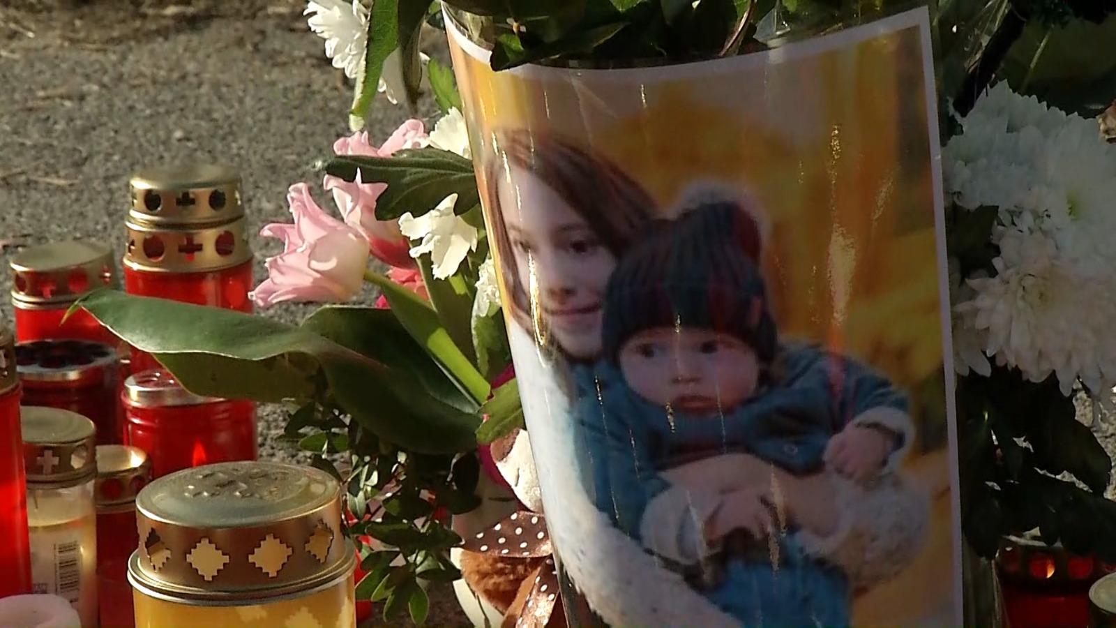 Altar de lumânări la locul accidentului Raisei