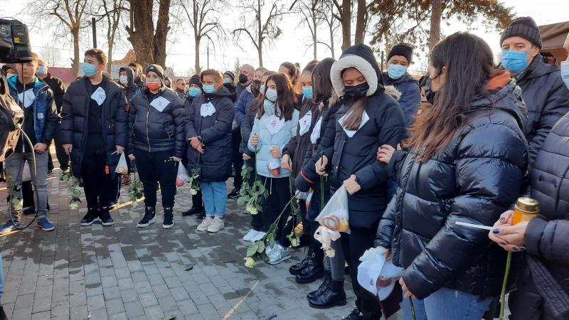 imagini de la înmormântarea Raisei