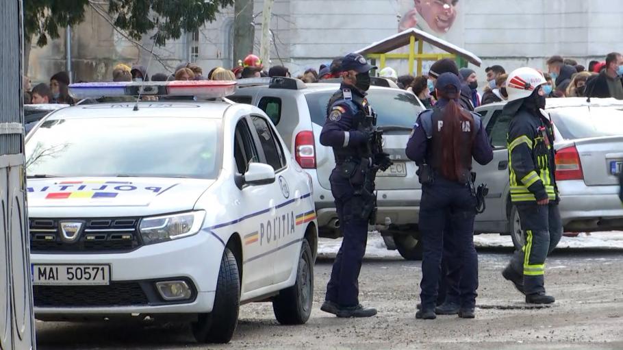 Ameninţare cu bombă în centrul Sibiului. Poliţia a încercuit zona şi sunt aşteptaţi pirotehniştii şi specialiştii SRI Ameninţare cu bombă în centrul Sibiului. Poliţia a încercuit zona şi sunt aşteptaţi pirotehniştii şi specialiştii SRI
