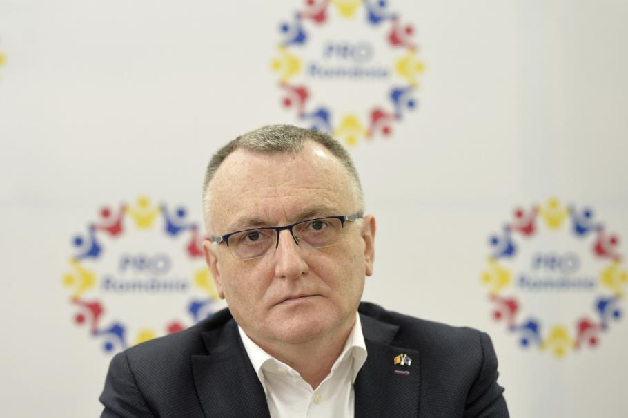 Fiul ministrului Sorin Cîmpeanu a avut Covid. A luat virusul la petrecerea de Revelion Fiul ministrului Sorin Cîmpeanu a avut Covid. A luat virusul la petrecerea de Revelion
