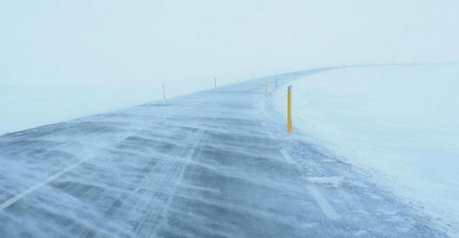 Circulaţia pe Transalpina, închisă între Novaci şi Rânca. Autoritățile anunță viscol puternic şi vizibilitate extrem de redusă Circulaţia pe Transalpina, închisă între Novaci şi Rânca. Autoritățile anunță viscol puternic şi vizibilitate extrem de redusă