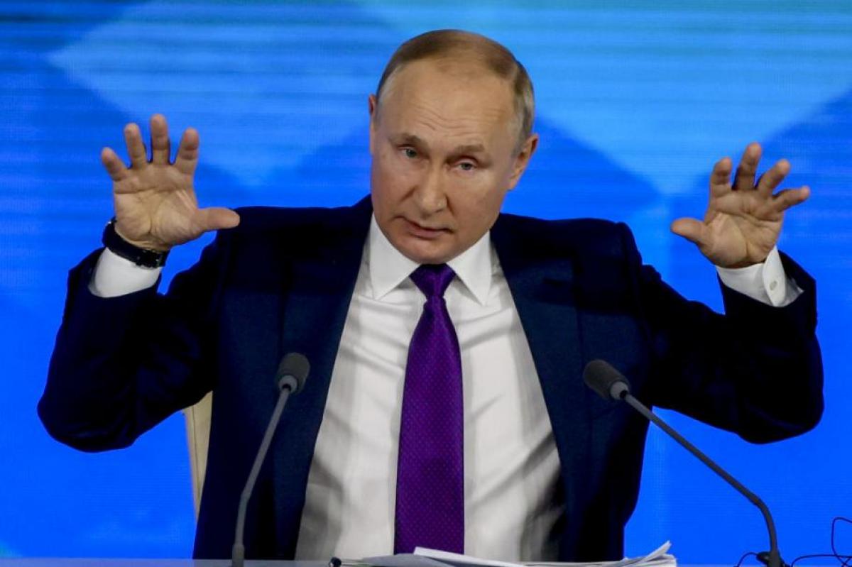 Un tânăr din Rusia a primit peste 12.000 de euro după ce a scuipat pe un portret cu Vladimir Putin Un tânăr din Rusia a primit peste 12.000 de euro după ce a scuipat pe un portret cu Vladimir Putin